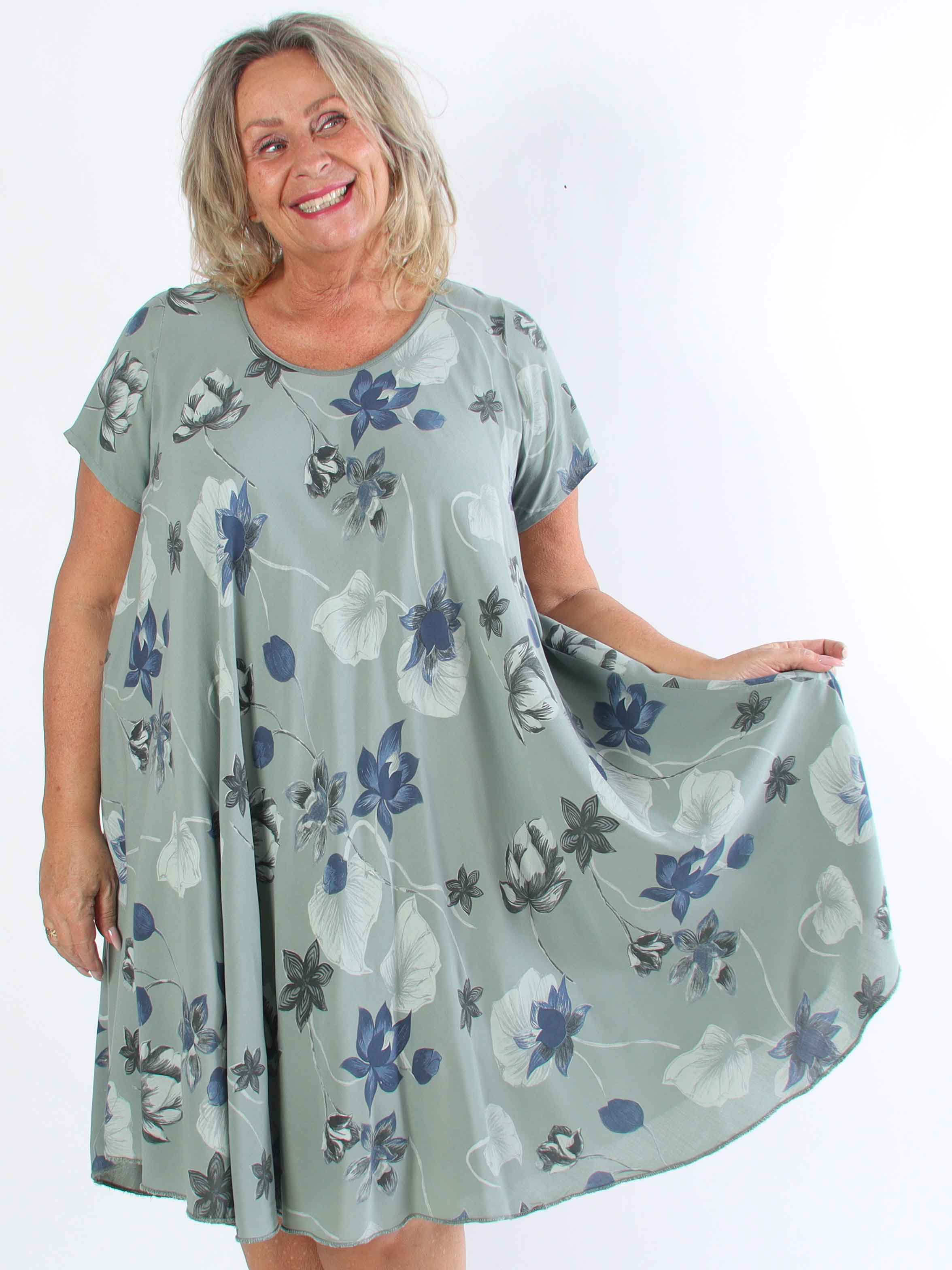 Bora - Sød plus size tunikakjole i bomuld med blomsterprint